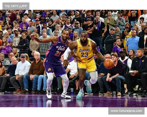 激战四季度精彩纷呈 NBA赛场巅峰对决精彩瞬间回顾 激战四季度精彩纷呈 NBA赛场巅峰对决精彩瞬间回顾
